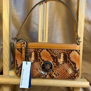 NWT Dooney & Bourke leather wristlet/mini bag